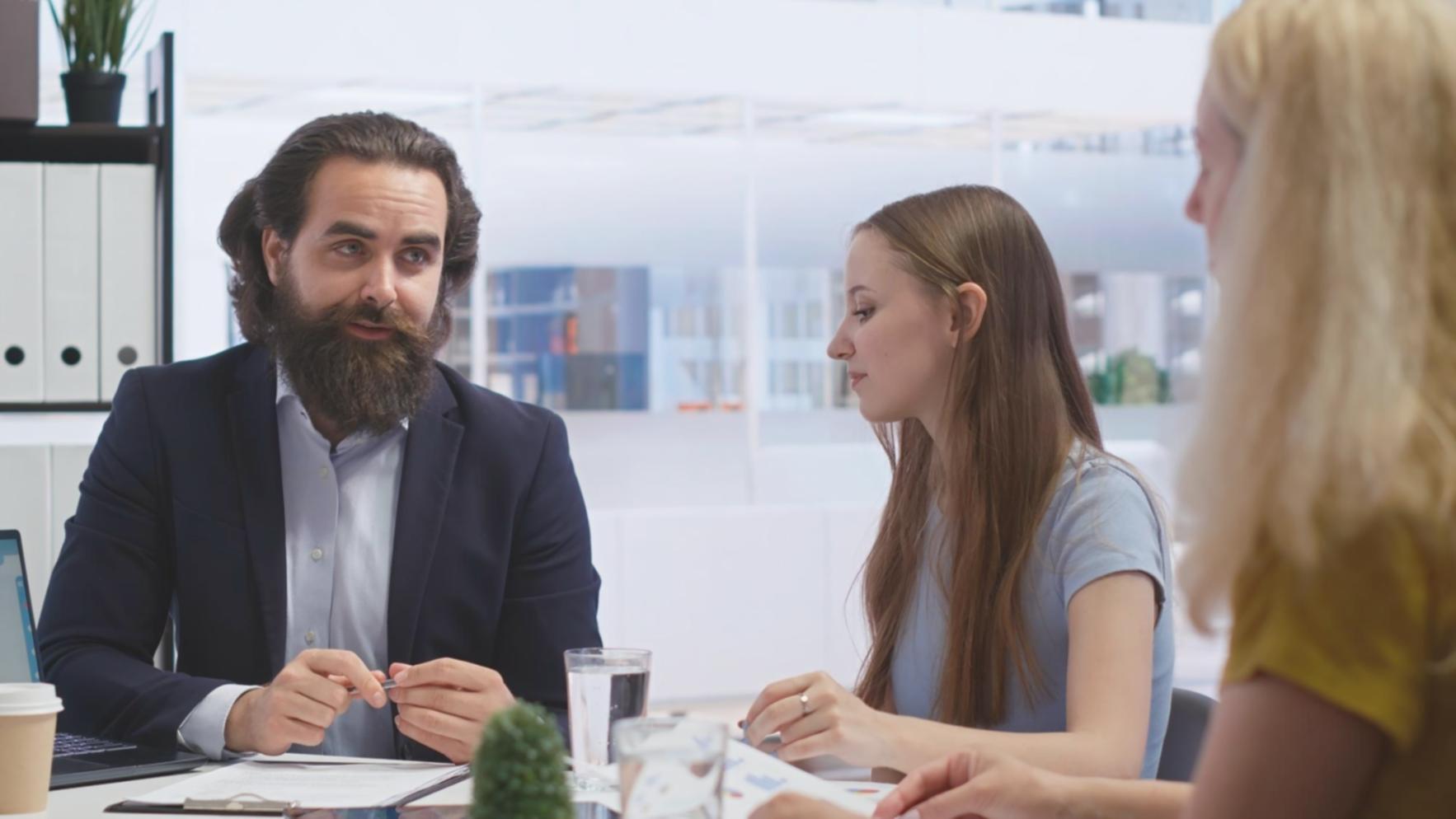 Finanzplanung Workspace mit Notizen und Analysetools